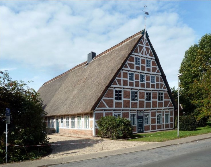 Folie 07_Bürgerei 15 mit Denkmal Kopfsteinpflaster (1)